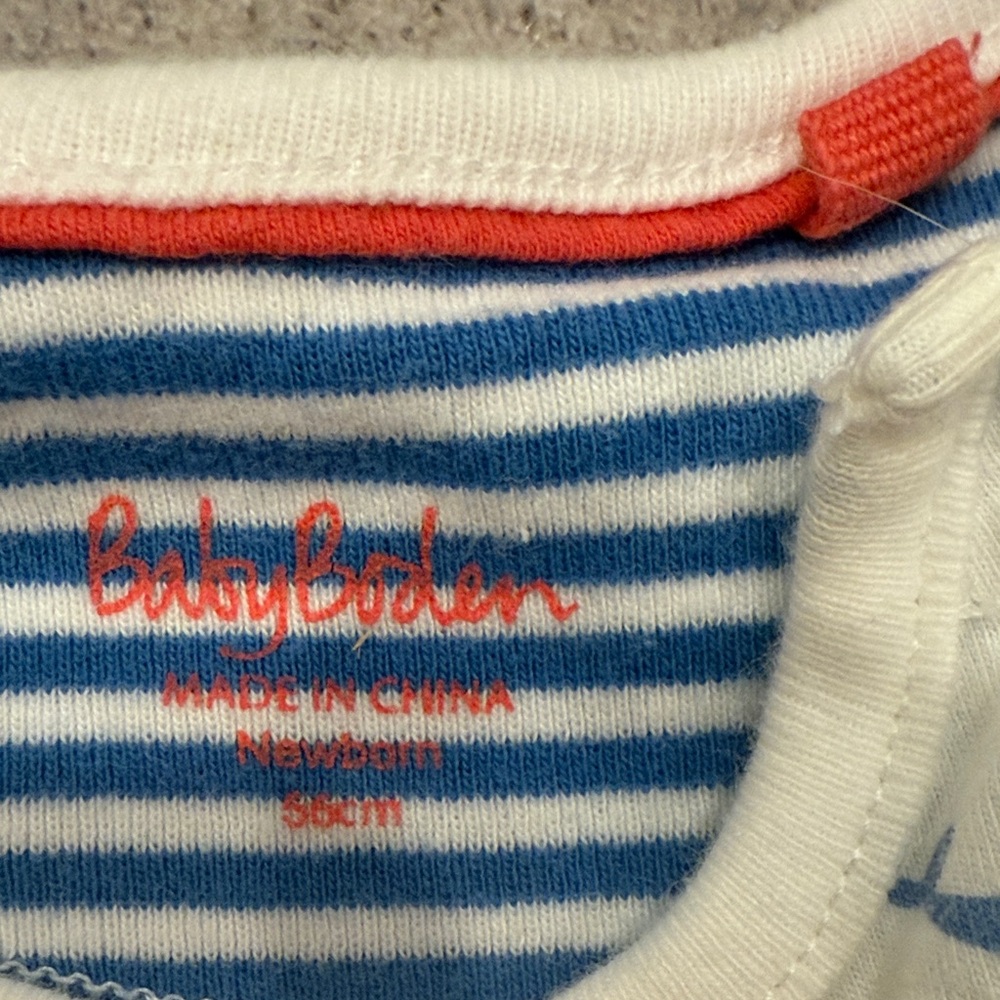 Baby Boden Shorts Romper with whales - Picture 3 of 6